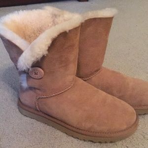 Ugg Bailey Button II boots